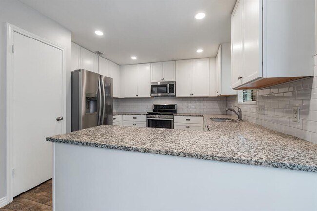 Building Photo - 7501 Whistlestop Dr
