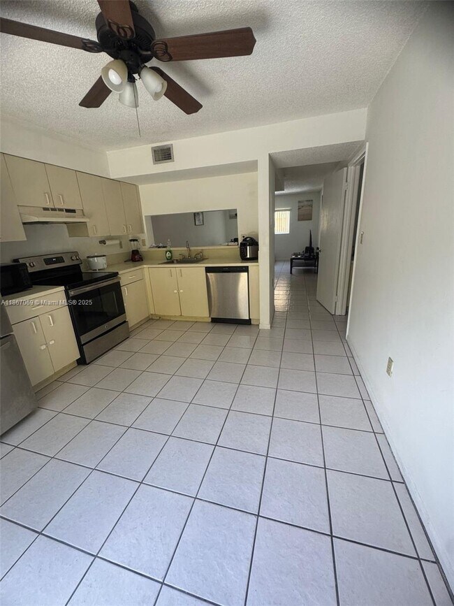 Building Photo - 8270 SW 149th Ct