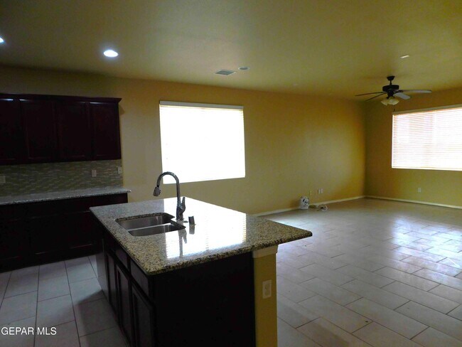 Building Photo - 4088 Loma Dante