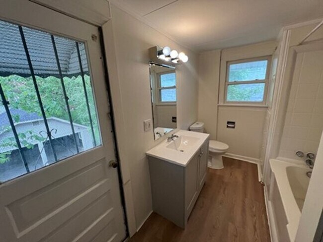 Building Photo - Spacious 4-Bedroom Home