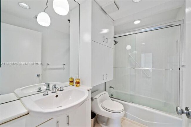 Building Photo - 201 Crandon Blvd