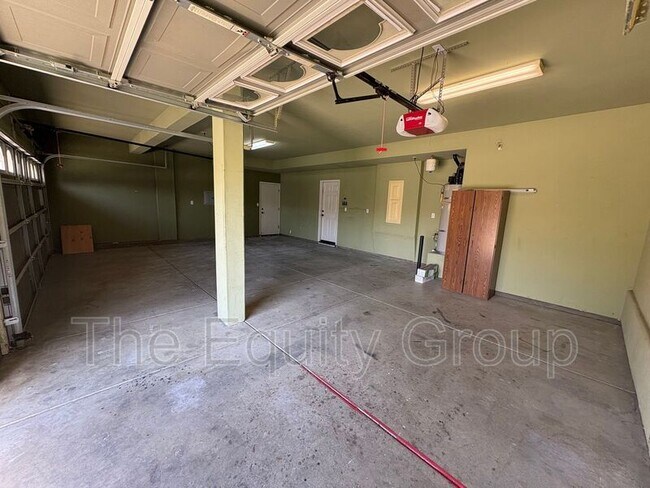 Building Photo - 3116 W Buena Vista Ave