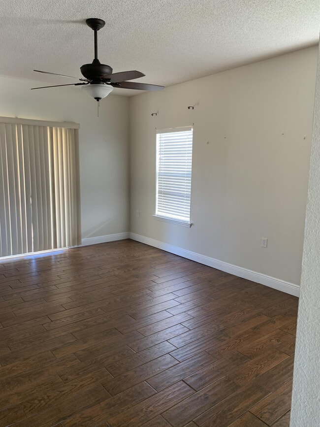 Building Photo - 8949 Camelot Pl