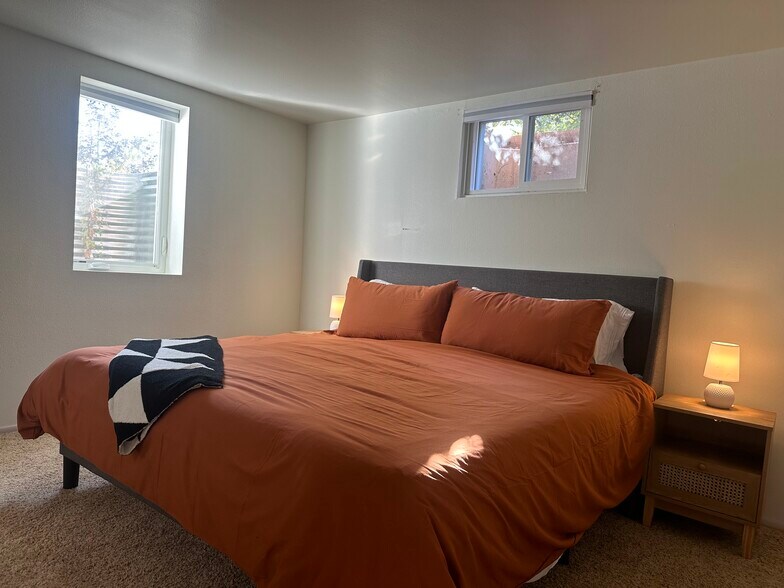 Building Photo - 6526 S Elizabeth Way