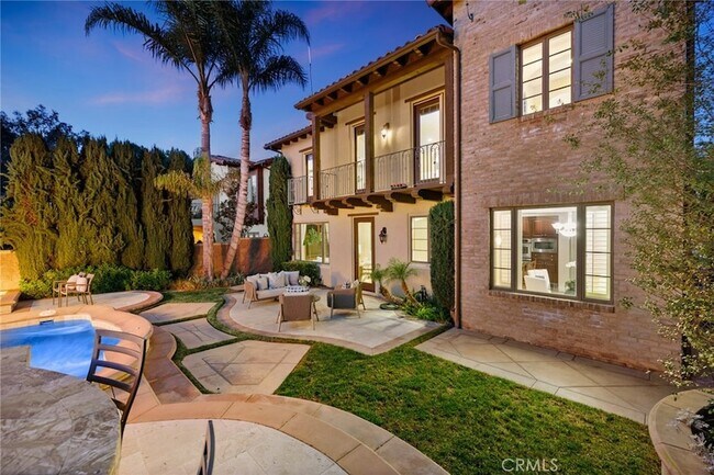 Building Photo - 33 Tall Hedge