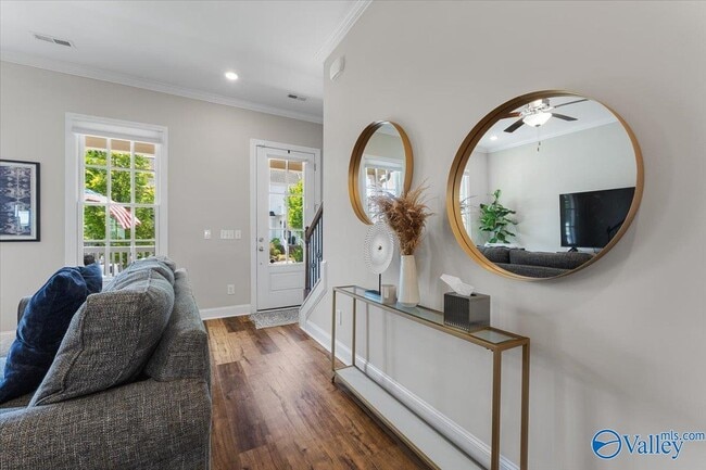 Building Photo - 38 Pine St