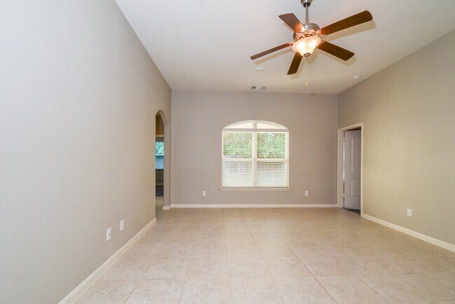 Building Photo - 2220 Mulberry Dr