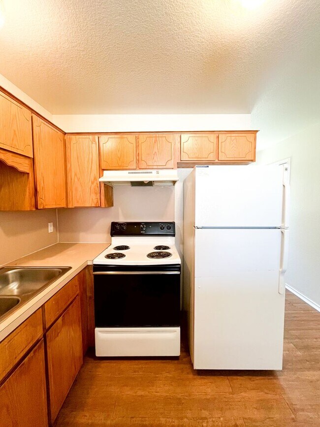 Building Photo - 4000 Doraine Ct