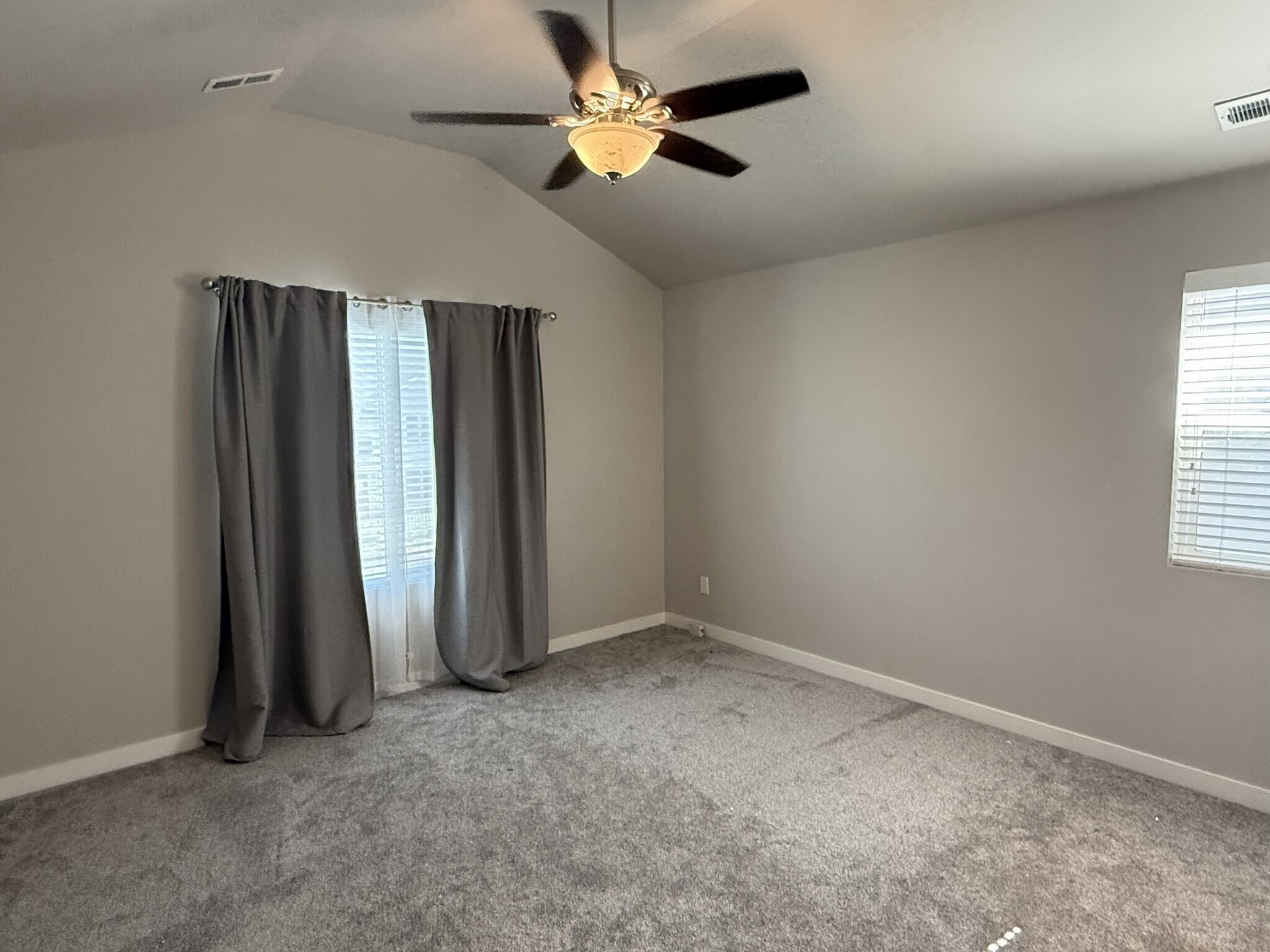 Building Photo - 1044 W Narrows Ln