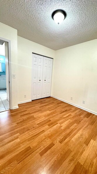 Building Photo - 5149 El Claro Cir