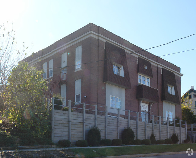 Building Photo - Southern Crest Apartments