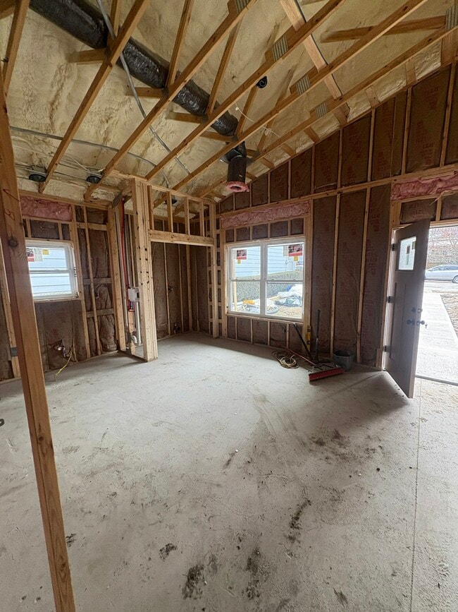 Building Photo - 617 E Locust St