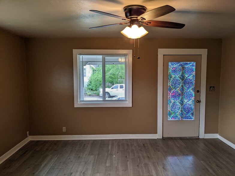 Living Room (2) - 1124 Almaden St