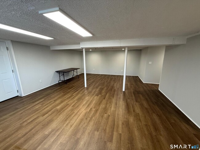 Building Photo - 7 Beechwood Dr