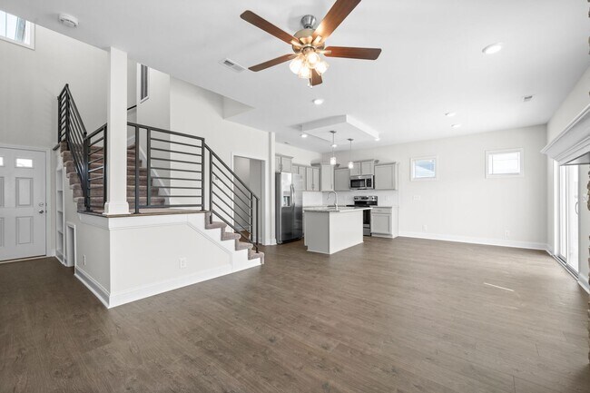 Building Photo - Pet Friendly Three Bedroom with Bonus!