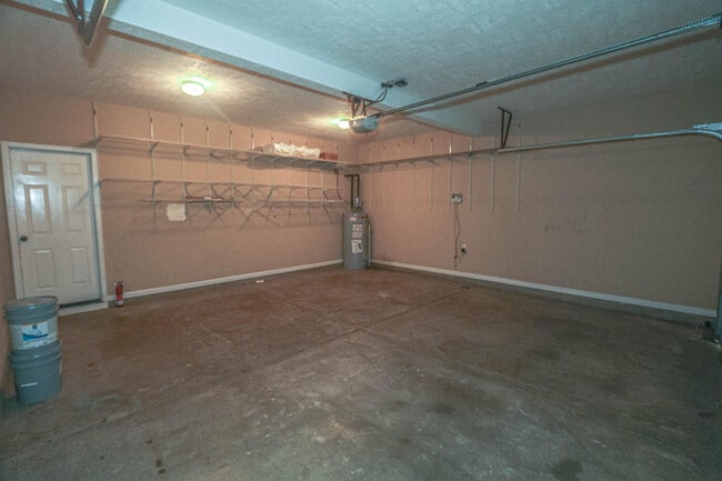 Building Photo - 1315 York Dr