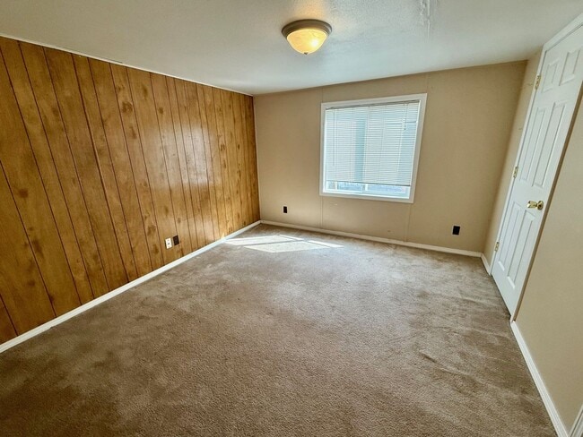 Building Photo - 3 bedroom, 2 bath Mobile Home