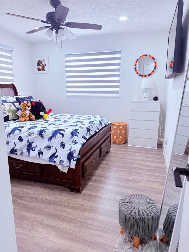 Building Photo - 302 SW Whitmore Dr