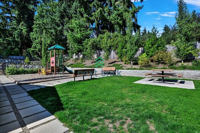 Building Photo - 2 BED & 2.5 BATH TOWNHOUSE FOR RENT