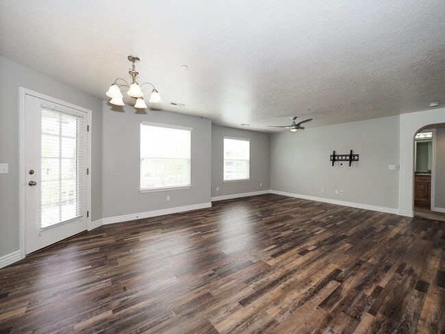 Building Photo - Beautiful Daybreak Condo