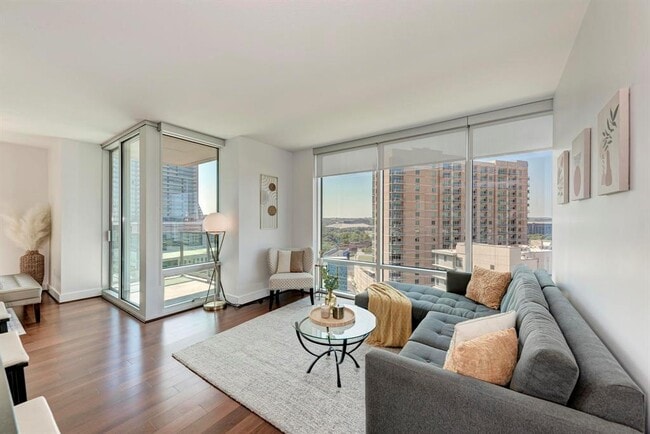 Primary Photo - 300 Bowie St