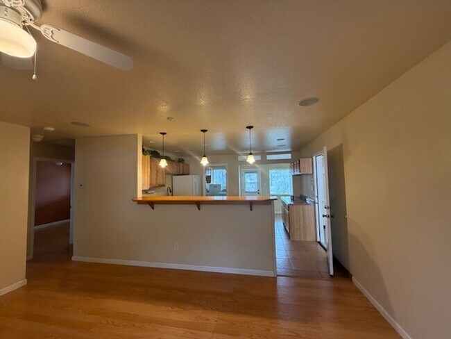 Building Photo - 2 Bedroom Home Contact Property Pros