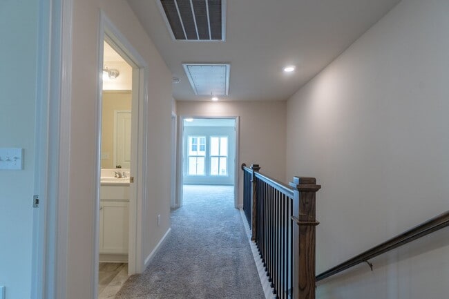 Building Photo - Comfortable home in a great area!