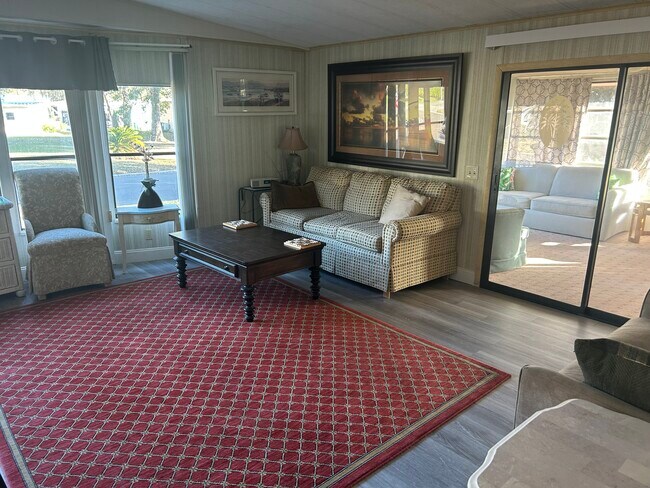 Building Photo - 500 Robin Ln