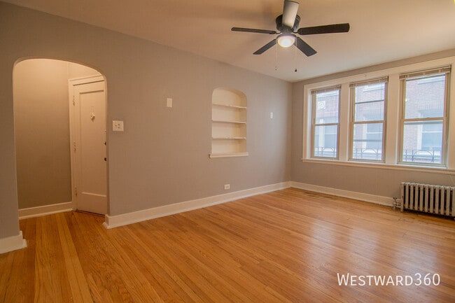 Building Photo - 1626 W Sherwin Ave