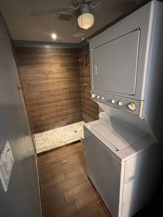 Building Photo - Charming 2 bedroom townhome in Phoenix!