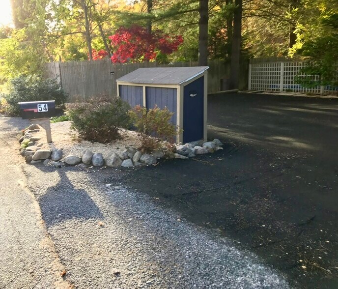 Shared driveway - 54 Sherwood Rd