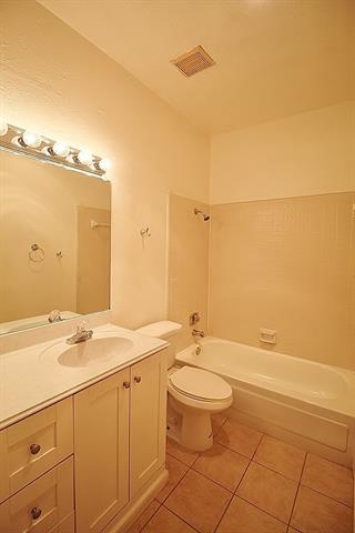 Building Photo - 9600 Royal Ln