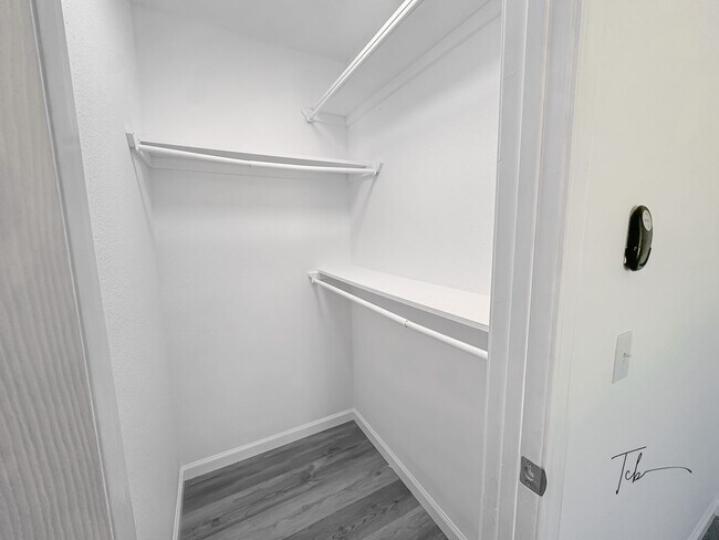 Building Photo - Available Now!  3 Bedroom, 2 Bathroom in Prime Bentonville Location, w/ Garage and Fenced-in Back...