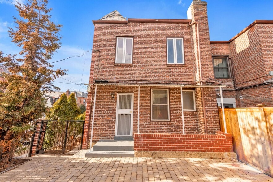 Building Photo - 9102 68th Ave