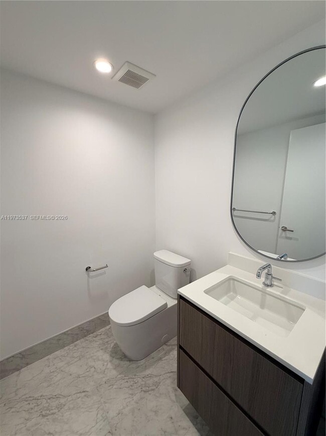 Building Photo - 9201 E Bay Harbor Dr