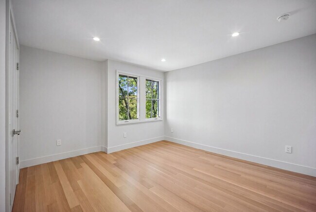 Building Photo - 75 Midland Ave