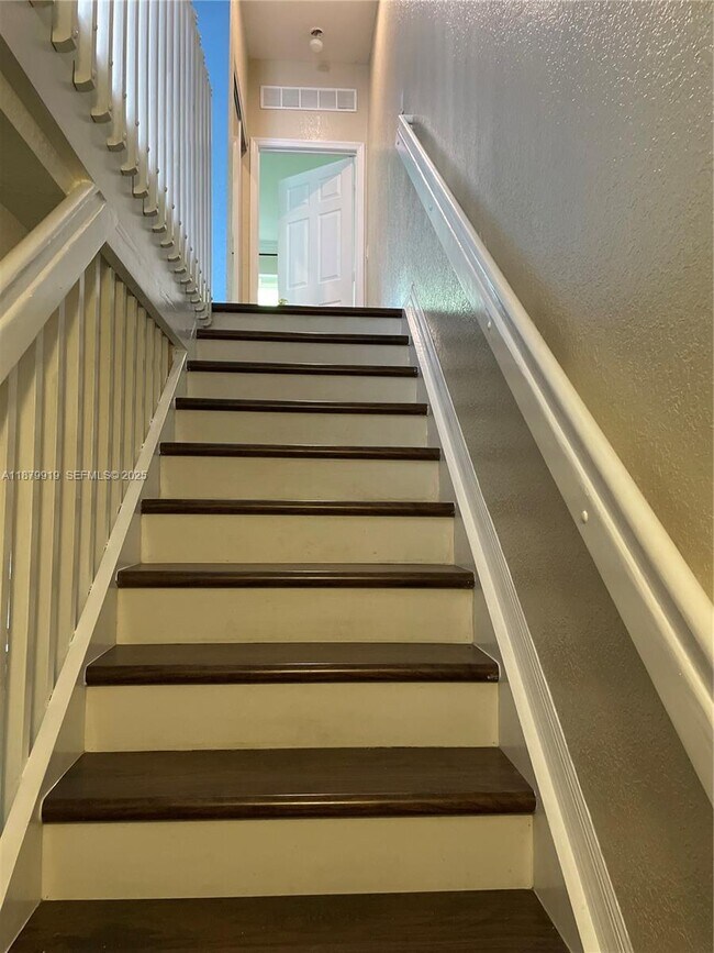 Building Photo - 2904 NW 33Rd Terrace