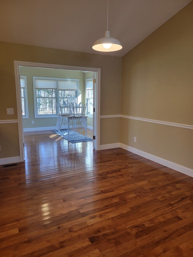 Building Photo - 544 Snead Dr