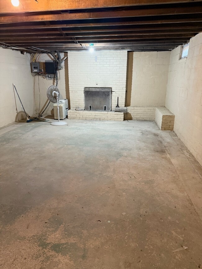 Building Photo - 7038 Hillside Rd