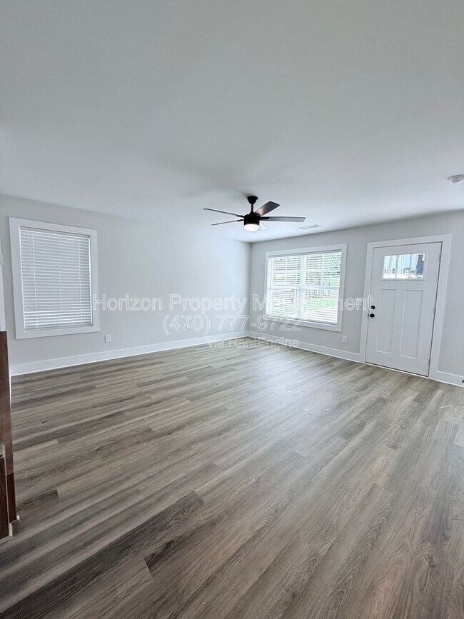 Building Photo - 2550 Valient Dr