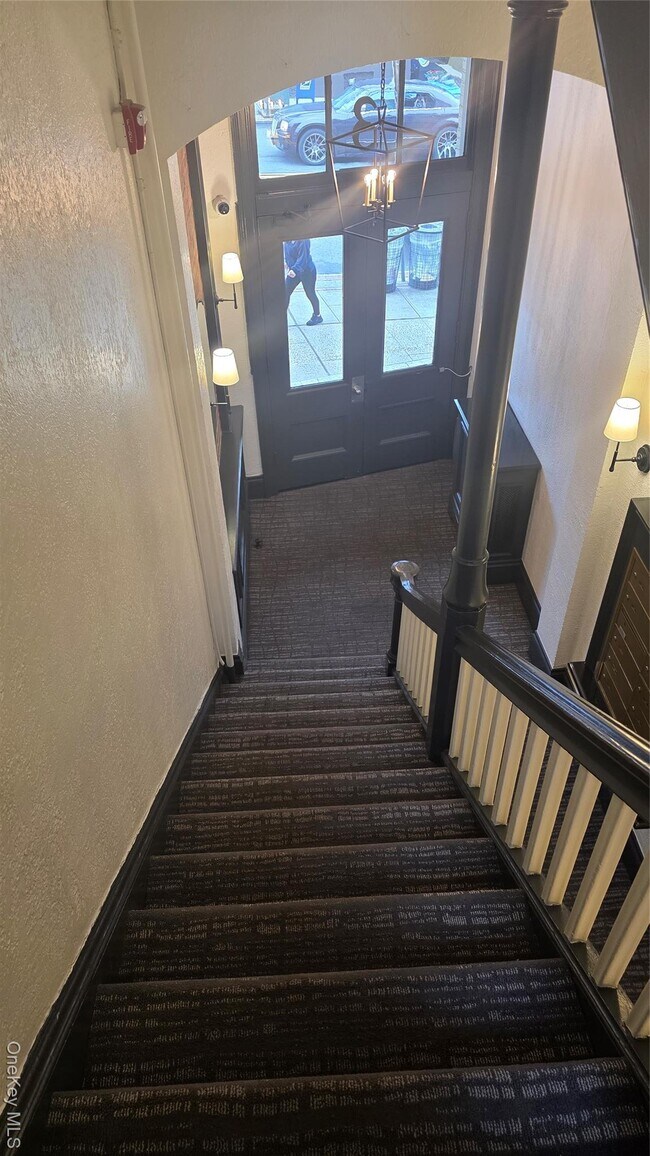 Building Photo - 3 Main St