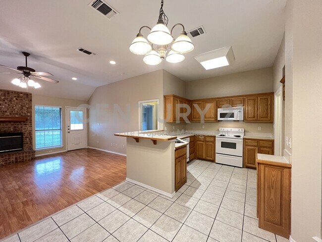 Building Photo - Charm-Filled 3/2/2 in Springtown ISD For Rent!