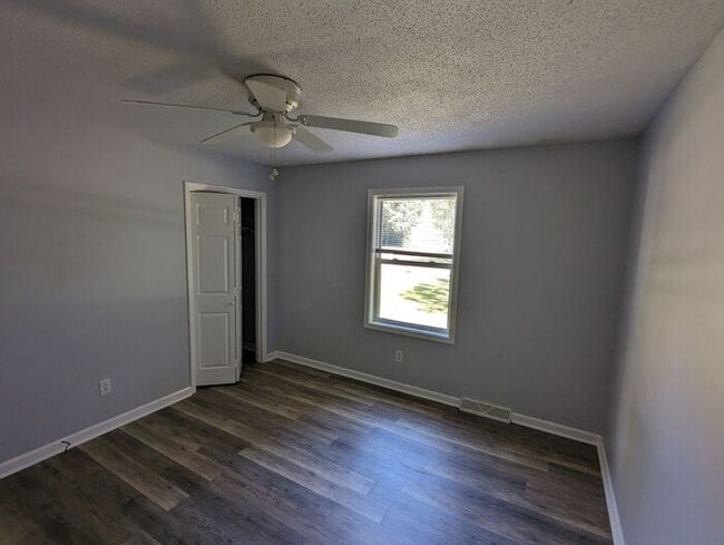 Building Photo - 3BD/2BA Home in Hickory