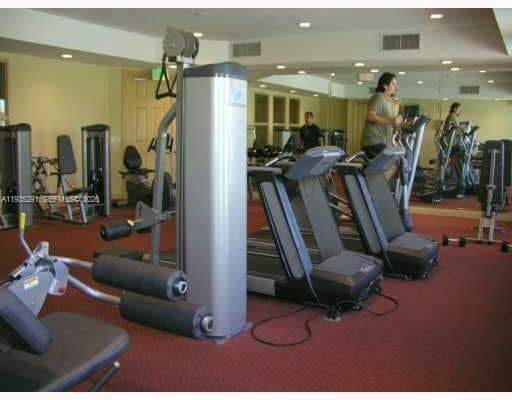 Building Photo - 9053 Plymouth Pl