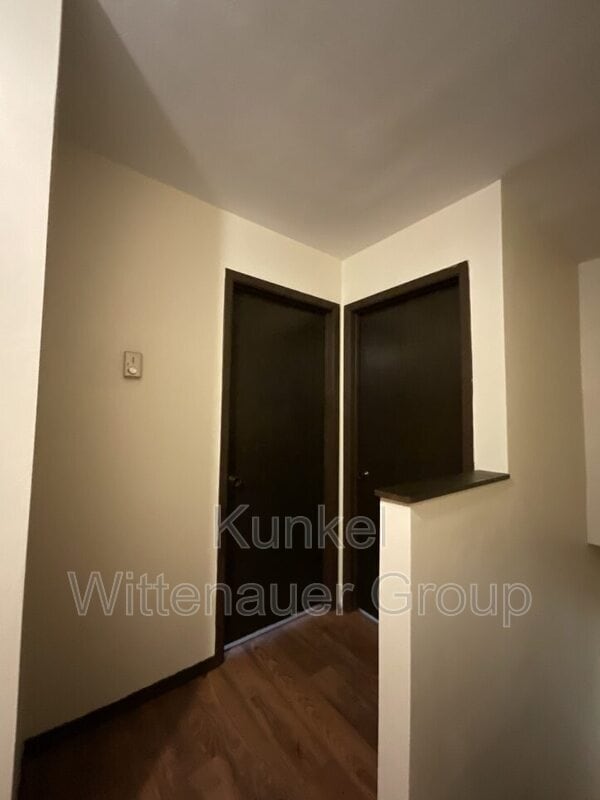 Building Photo - 102 Kingsway Dr