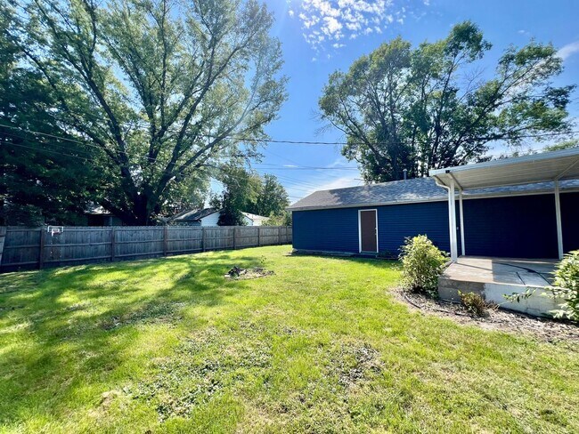 Building Photo - Beautiful 4-Bed, 2-Bath Single-Family Home!
