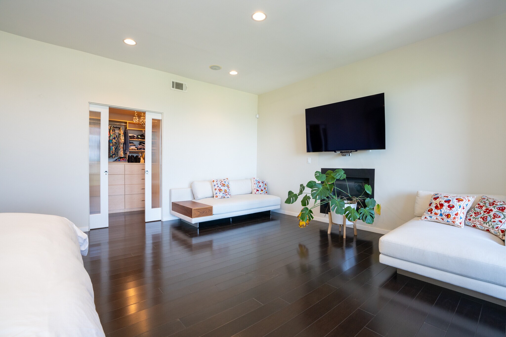 Building Photo - 3865 Buena Park Dr