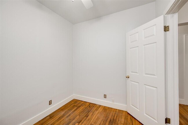 Building Photo - 1623 Palma Plaza