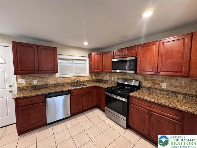 Building Photo - 207 Spring St