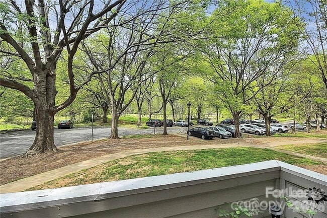 Building Photo - 1140 W 1st St